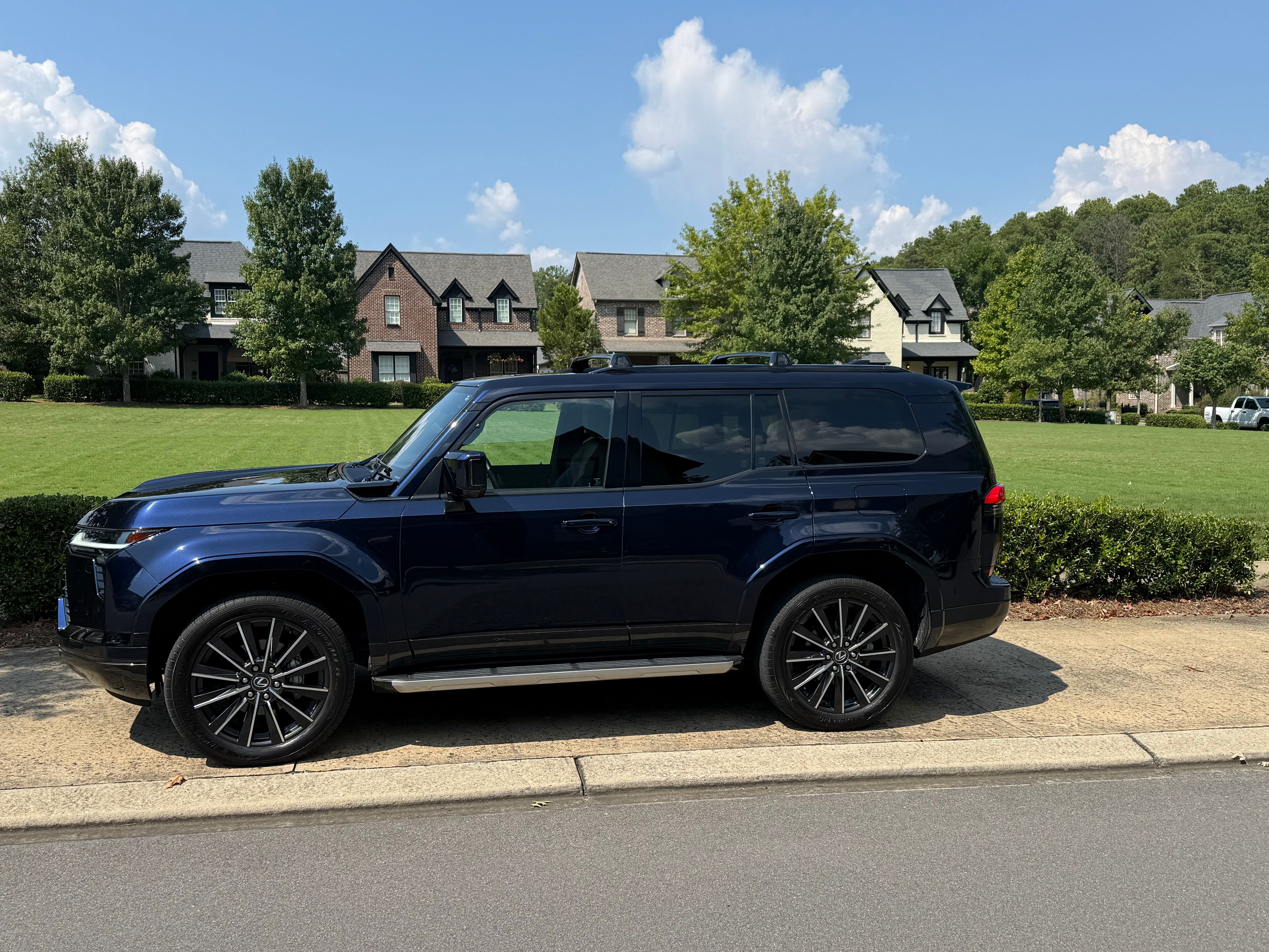 Used 2024 Lexus GX 550 w/ Accessory Package (2T) AWD/4WD image 2