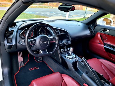 Used 2011 Audi R8 V10 image 23