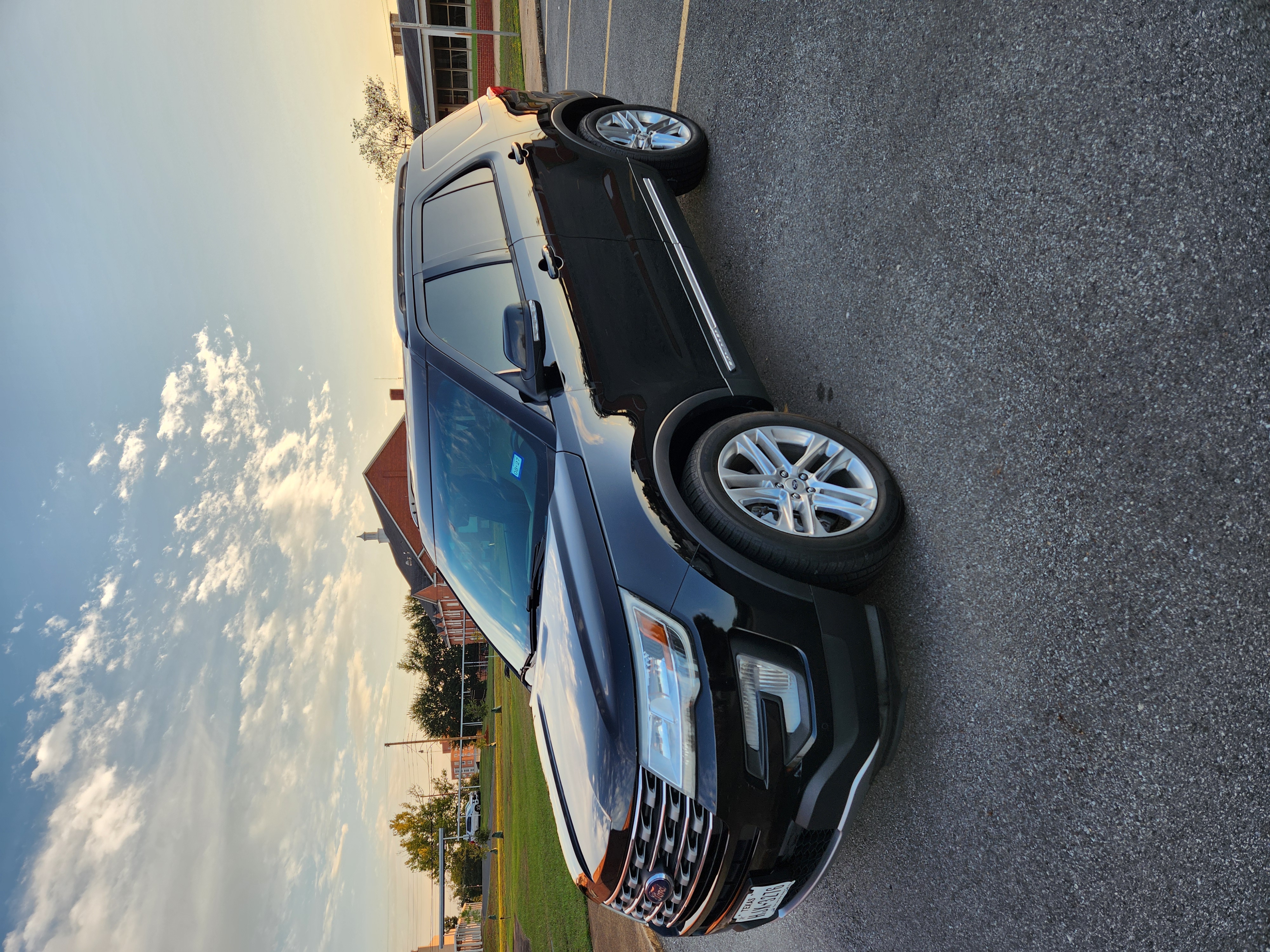 Used 2016 Ford Explorer XLT w/ Equipment Group 202A FWD image 16
