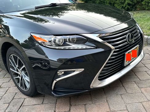 Used 2018 Lexus ES 350 w/ Luxury Package w/Wood Trim image 5