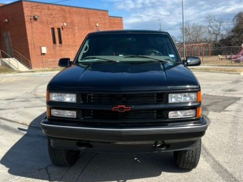 Used 1999 Chevrolet Tahoe 4WD 2-Door w/ Preferred Equipment Group image 1
