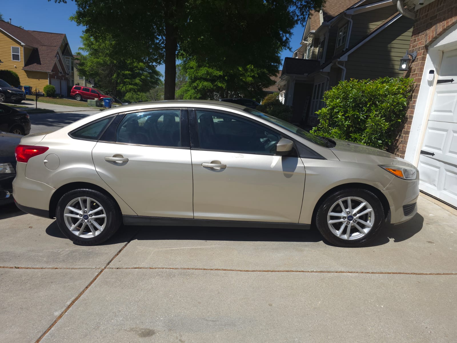 Used 2018 Ford Focus SE FWD image 1