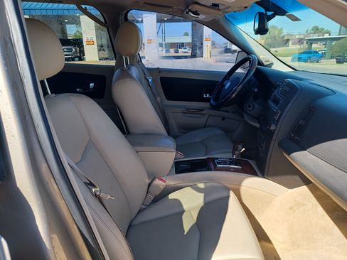 Used 2005 Cadillac SRX Luxury image 10