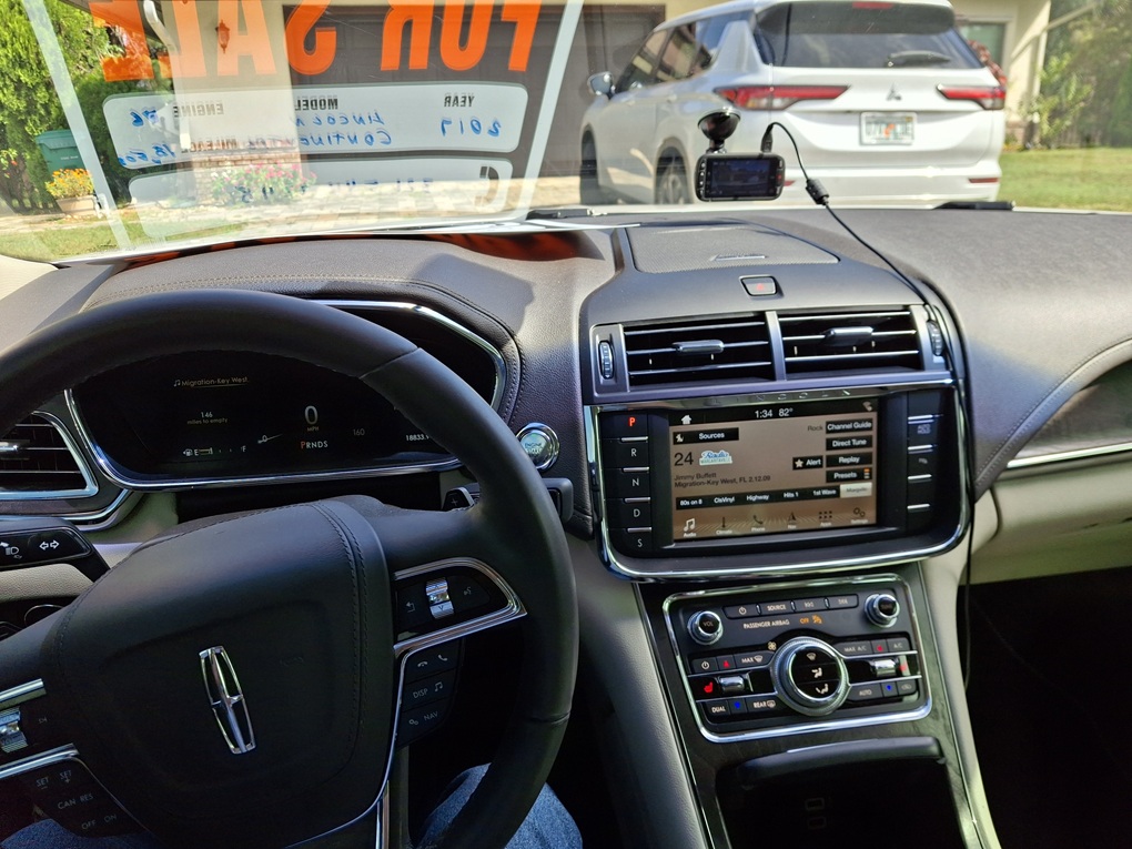 Used 2017 Lincoln Continental Select FWD image 1