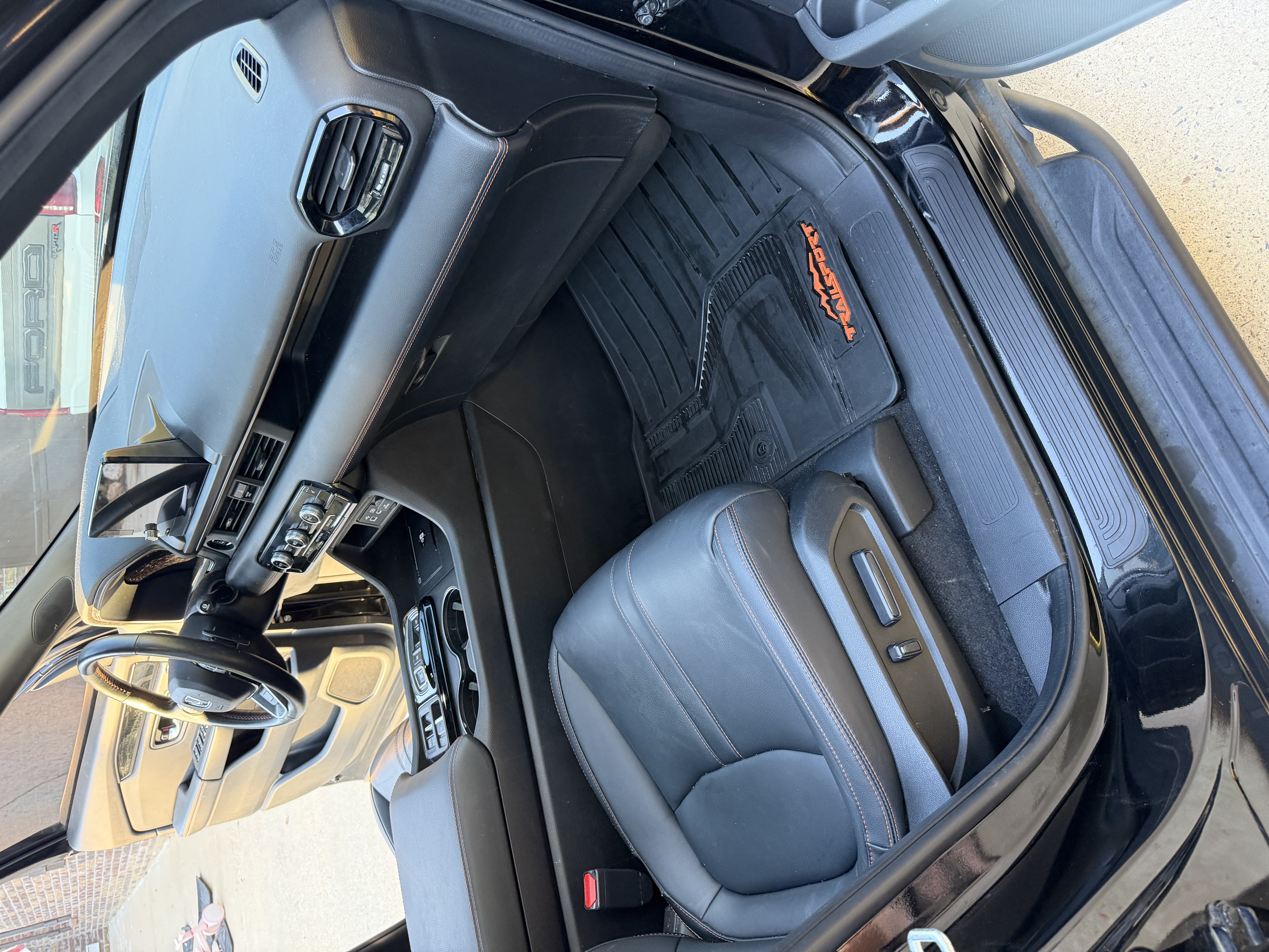 Used 2023 Honda Pilot TrailSport image 9