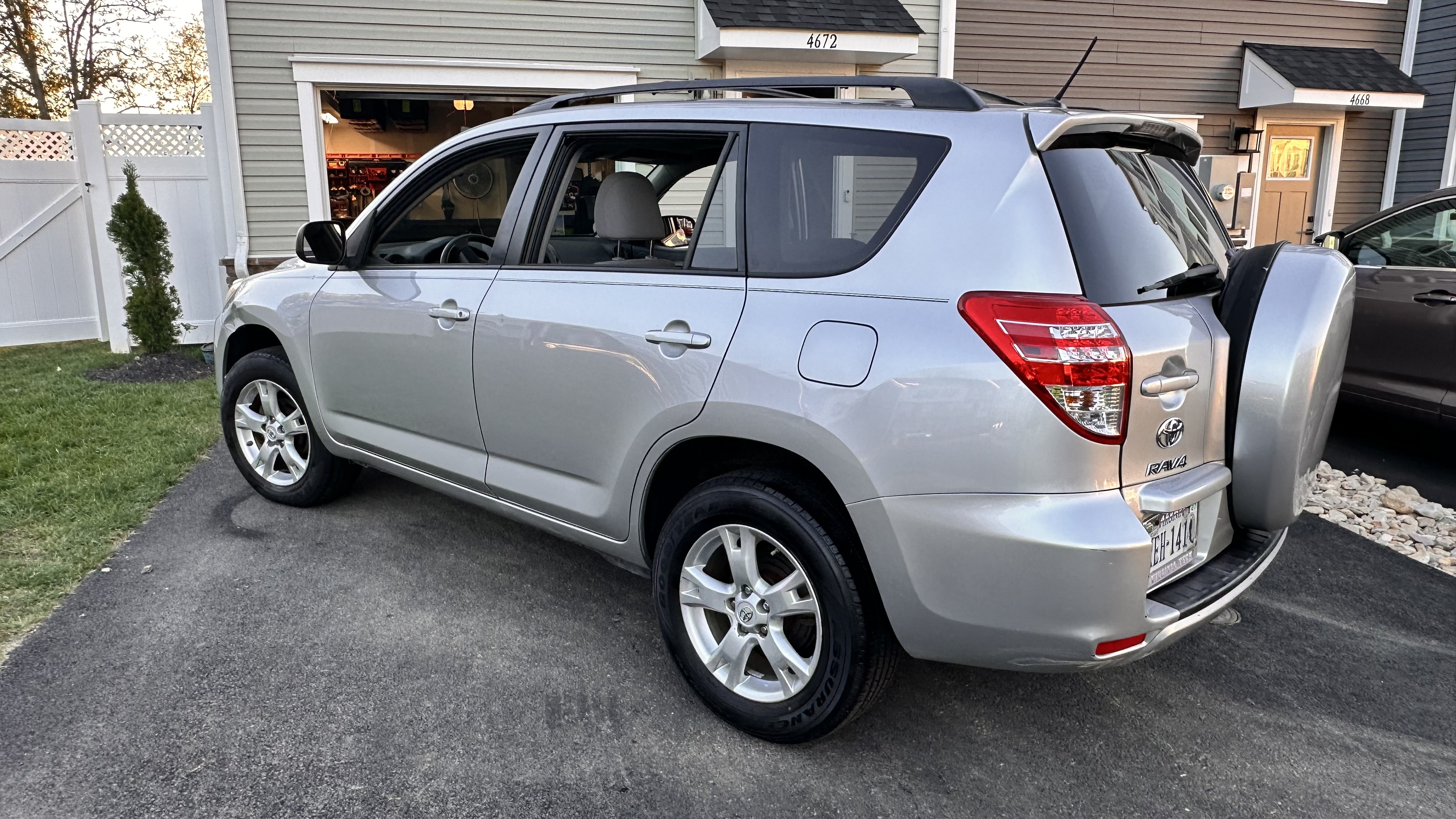 Used 2011 Toyota RAV4 2WD w/ Upgrade Value Pkg image 11