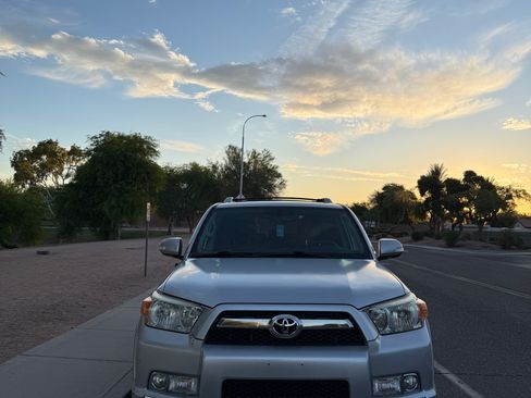 Used 2011 Toyota 4Runner SR5 w/ Convenience Pkg RWD image 2