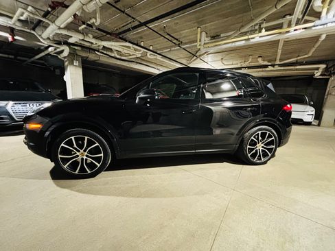 Used 2019 Porsche Cayenne image 2