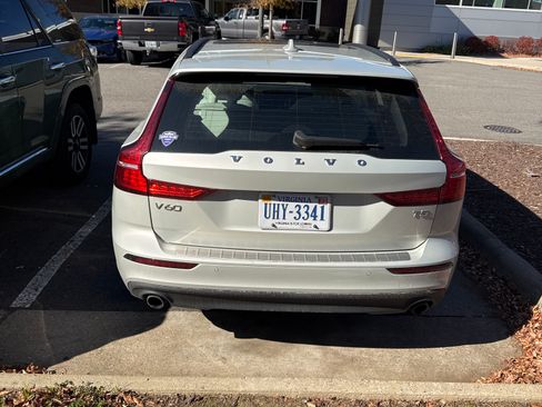 Used 2020 Volvo V60 T5 Momentum w/ Protection Package Premier image 5
