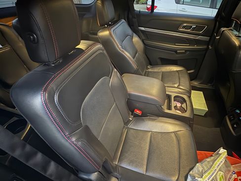 Used 2019 Ford Explorer Sport w/ Equipment Group 401A AWD/4WD image 8