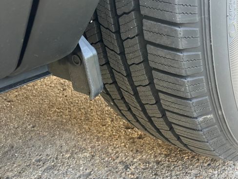 Used 2016 Ford Explorer XLT w/ Equipment Group 202A image 18