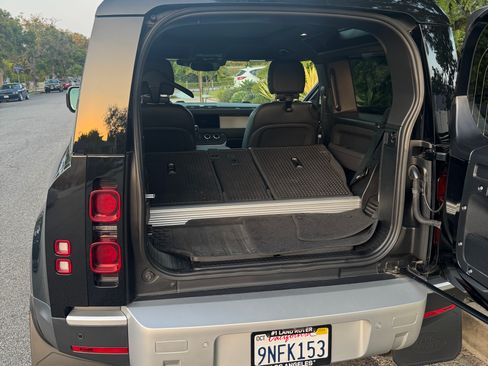 Used 2023 Land Rover Defender 90 SE image 10