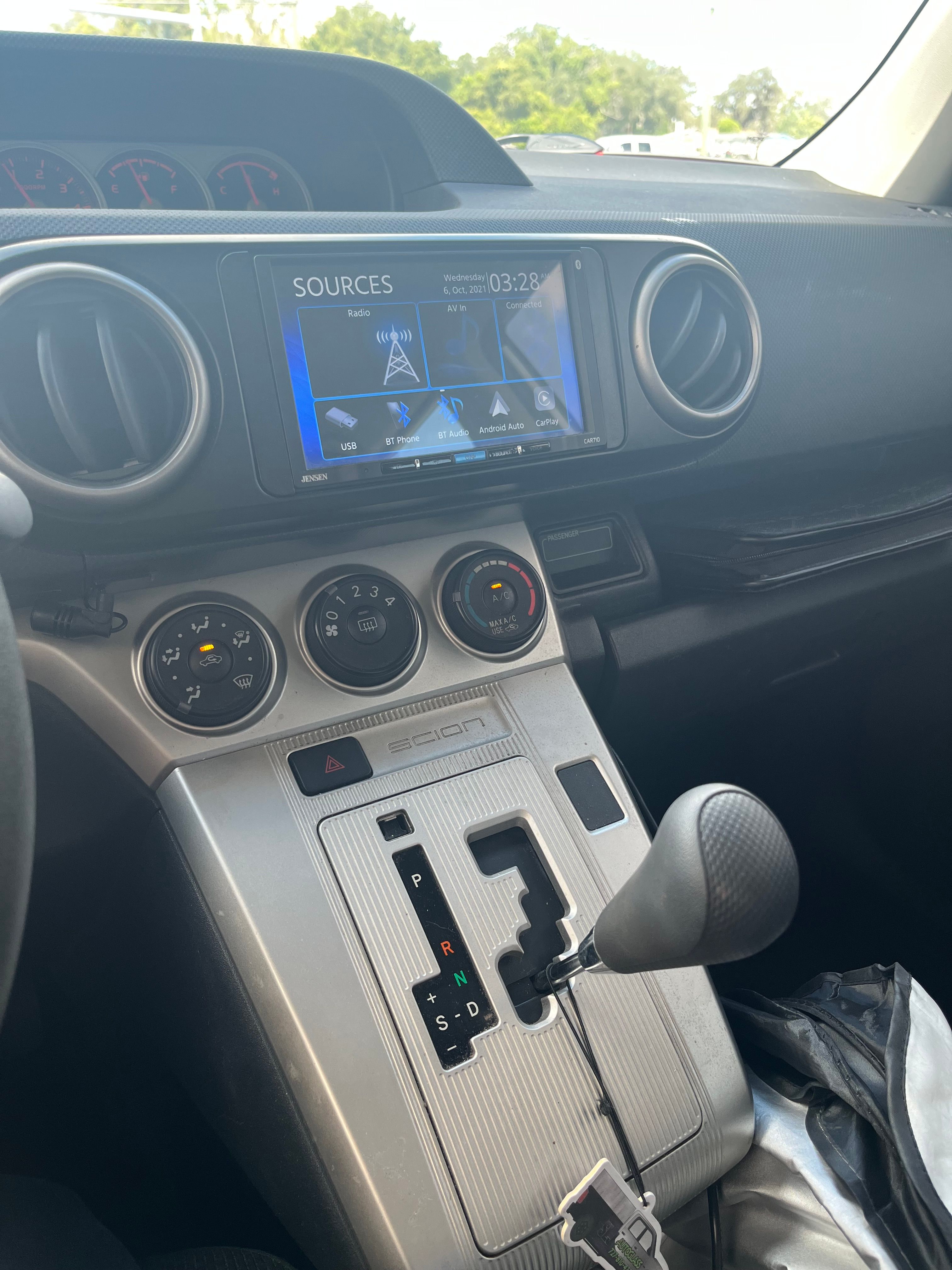 Used 2010 Scion xB FWD image 11