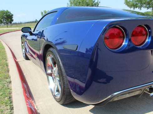 Used 2005 Chevrolet Corvette Coupe w/ Preferred Equipment Group image 9