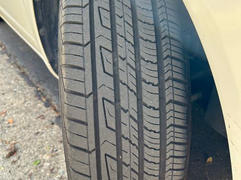 Used 2001 Toyota Avalon XL image 12