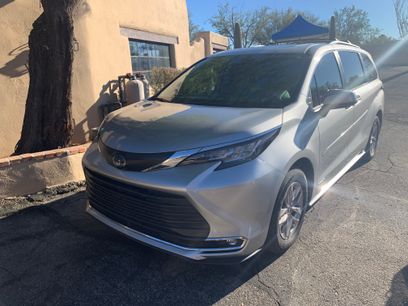 Used 2021 Toyota Sienna XLE