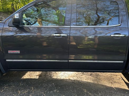 Used 2014 GMC Sierra 1500 SLT w/ All-Terrain Package AWD/4WD image 8