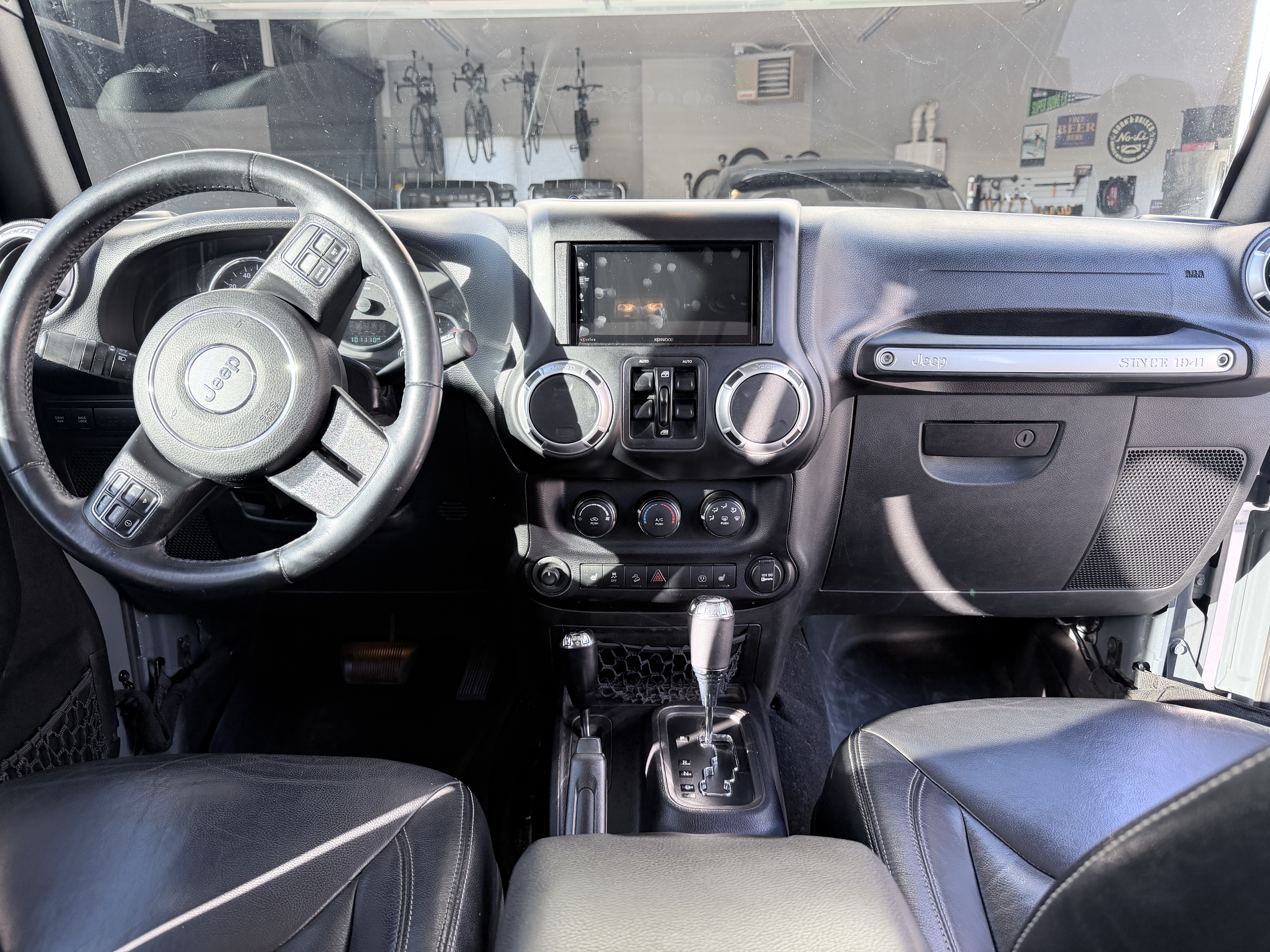 Used 2015 Jeep Wrangler Unlimited Rubicon w/ Connectivity Group AWD/4WD image 8