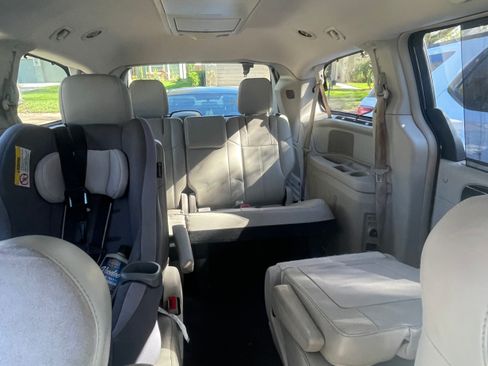 Used 2012 Chrysler Town & Country Limited image 24