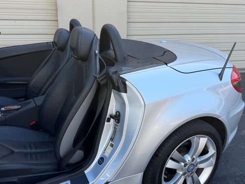 Used 2011 Mercedes-Benz SLK 300 image 10