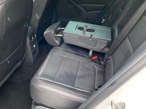 Used 2011 Volkswagen Tiguan SE image 6