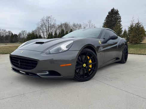 Used 2010 Ferrari California image 1