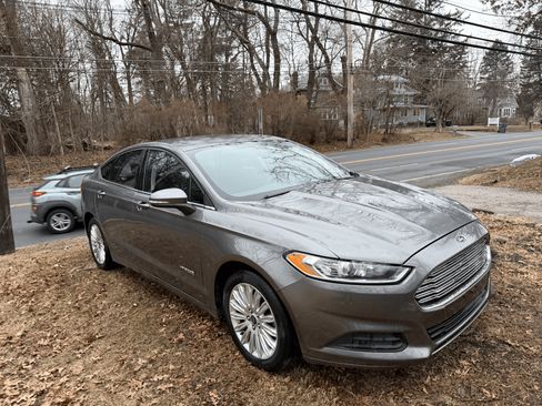 Used 2013 Ford Fusion SE image 2