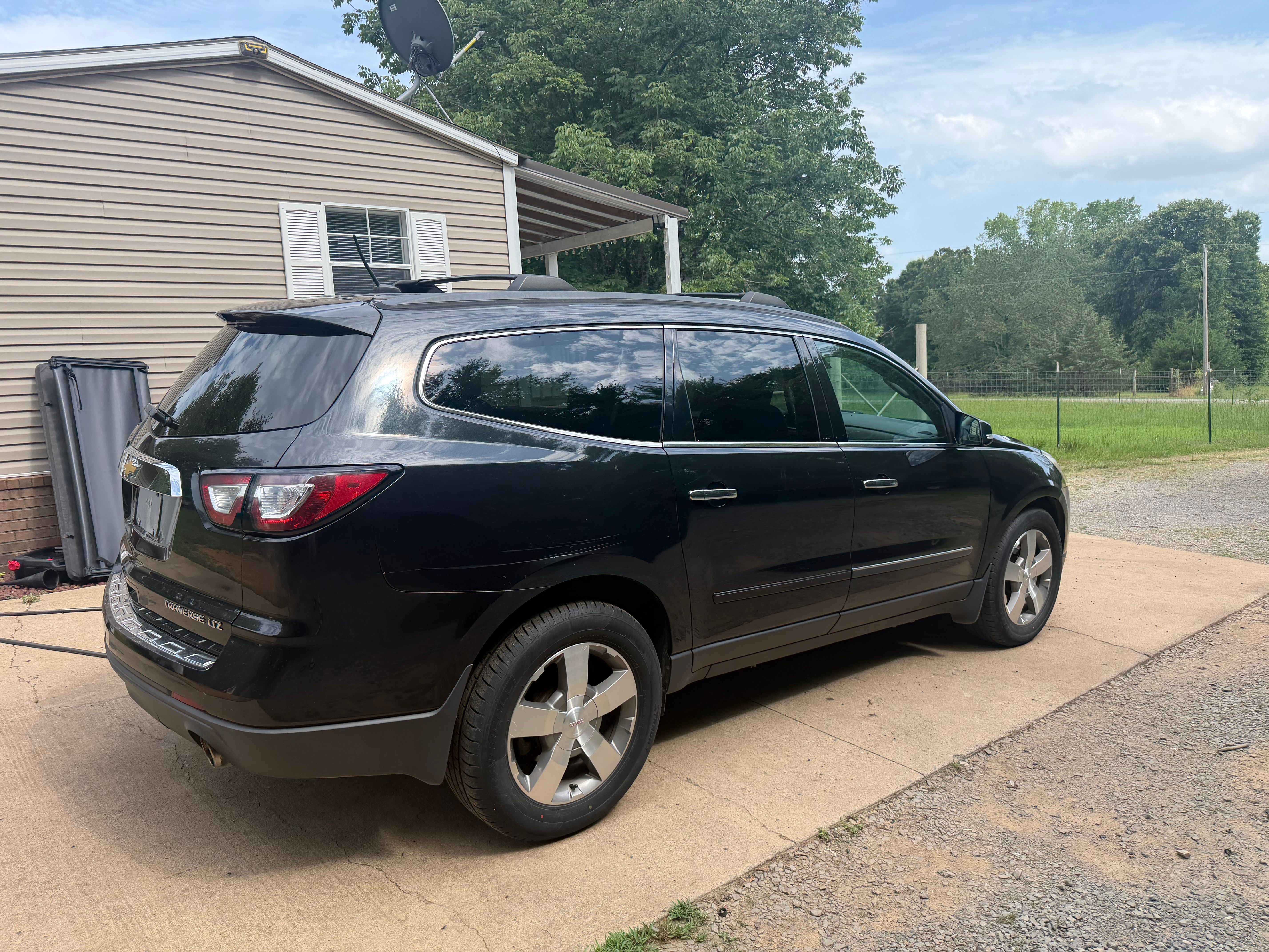 Used 2014 Chevrolet Traverse LTZ w/ LPO, 'HIT The Road' Package AWD/4WD image 4