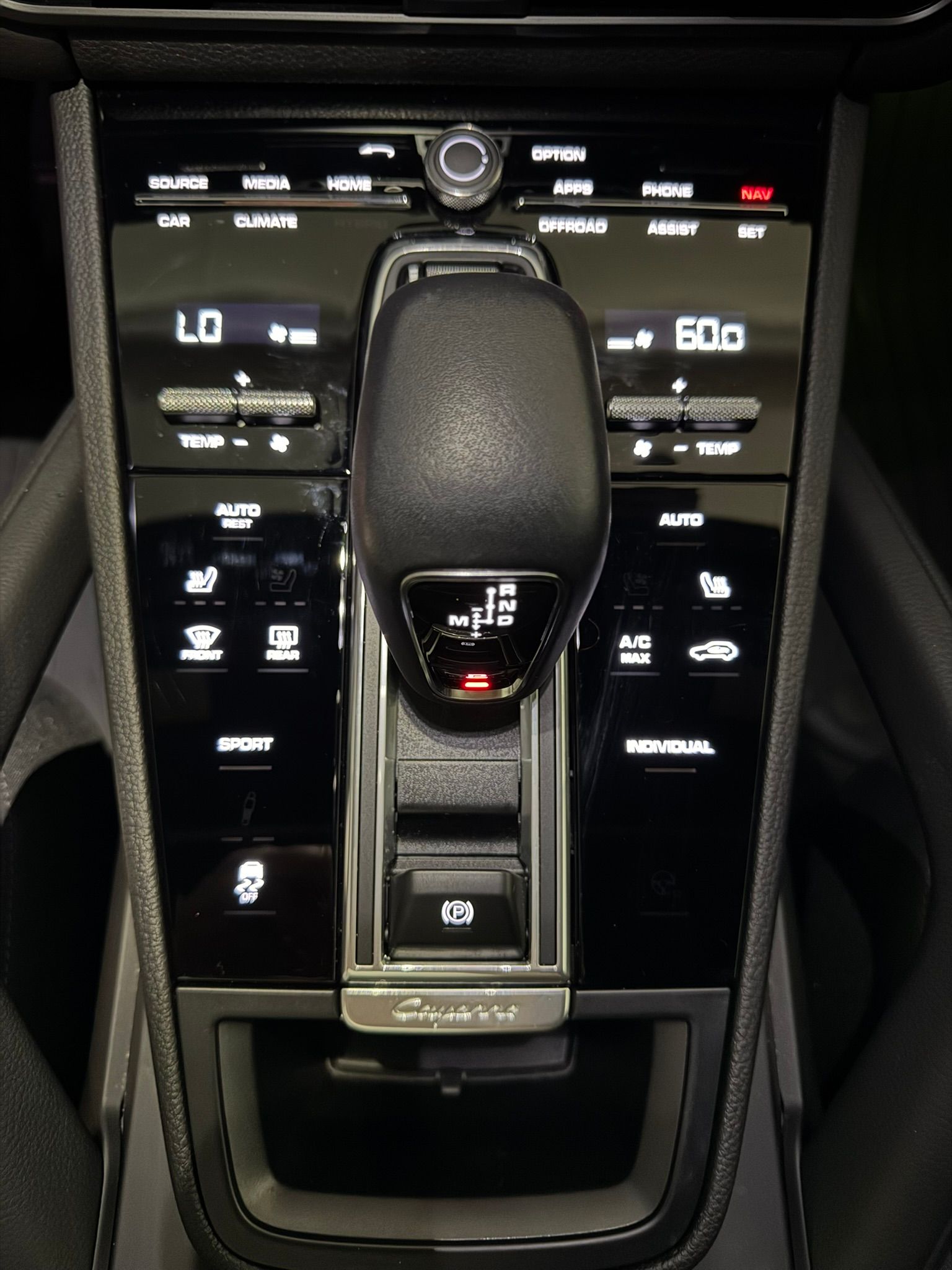 Used 2023 Porsche Cayenne Platinum Edition AWD/4WD image 13