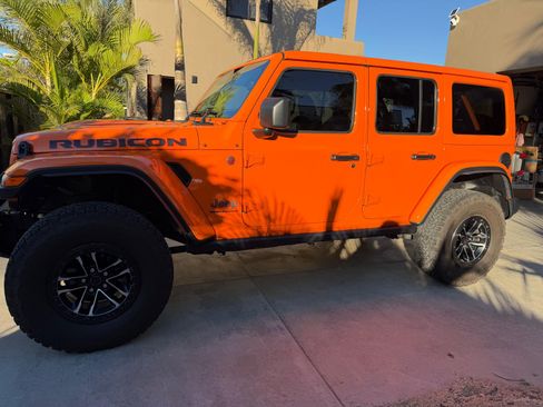 Used 2025 Jeep Wrangler Unlimited Rubicon image 2