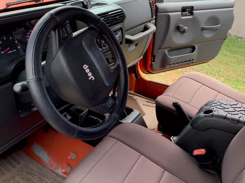 Used 2006 Jeep Wrangler X w/ Premium Audio Group AWD/4WD image 9