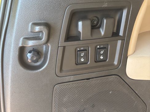 Used 2010 Toyota Sequoia Limited image 4