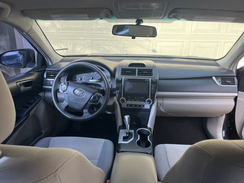 Used 2014 Toyota Camry LE image 9