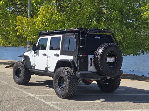 Used 2017 Jeep Wrangler Unlimited Sahara w/ Connectivity Group image 2