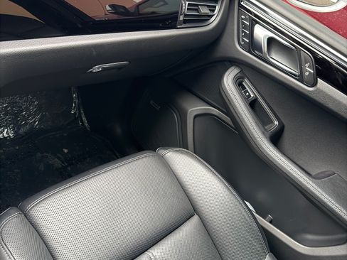 Used 2021 Porsche Macan S image 9