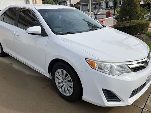 Used 2014 Toyota Camry LE image 10