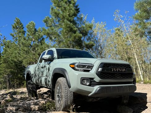 Used 2023 Toyota Tacoma TRD Off-Road w/ TRD Premium Off Road Package image 1
