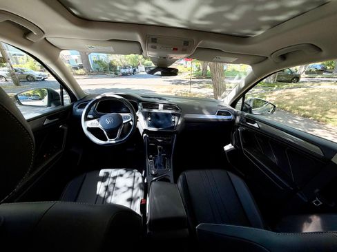 Used 2022 Volkswagen Tiguan SE AWD/4WD image 11