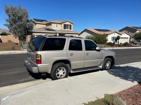 Used 2004 GMC Yukon Denali image 4