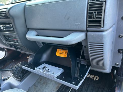 Used 1998 Jeep Wrangler SE image 14