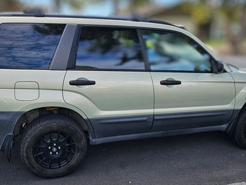 Used 2005 Subaru Forester 2.5X image 2