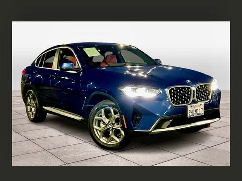 Used 2024 BMW X4 xDrive30i w/ Premium Package image 4