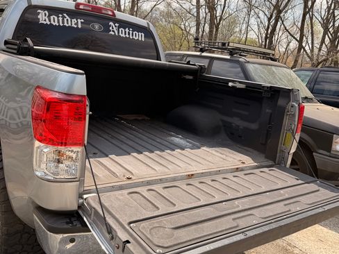 Used 2011 Toyota Tundra Limited w/ Platinum Pkg image 8