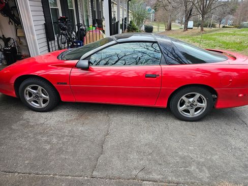 Used 1996 Chevrolet Camaro Z28 image 1