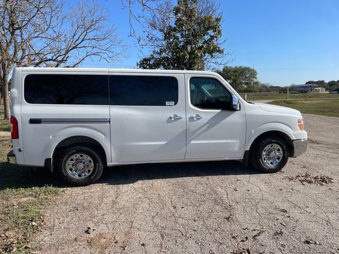 Used 2015 Nissan NV 3500 SL w/ Technology Package image 12