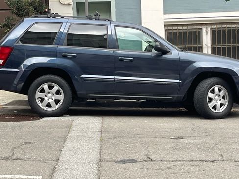 Used 2009 Jeep Grand Cherokee Laredo image 2