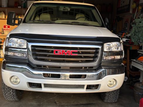 Used 2006 GMC Sierra 2500 W/T w/ Skid Plate Package image 24
