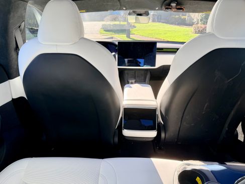 Used 2024 Tesla Model S image 5