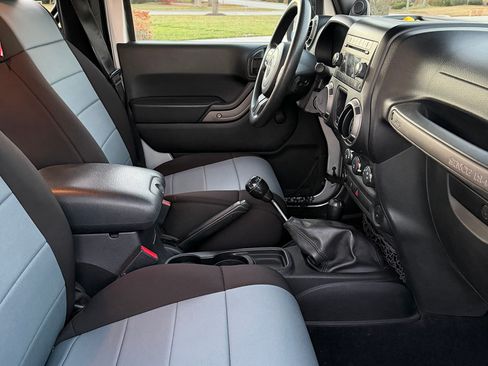 Used 2011 Jeep Wrangler Sport image 9