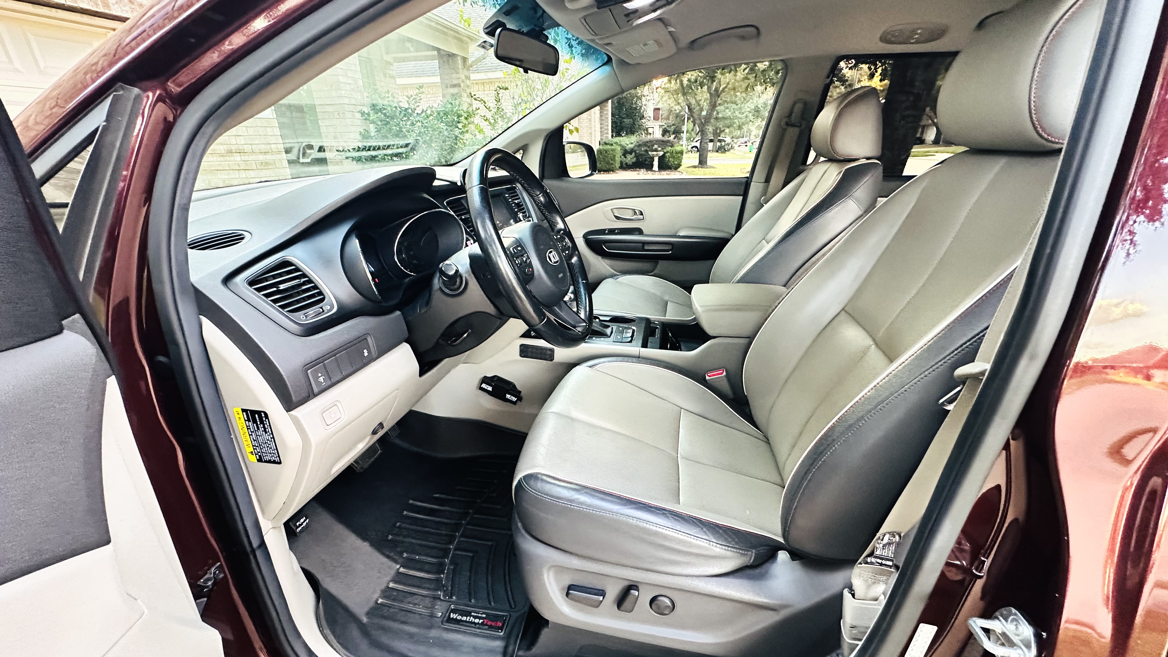 Used 2017 Kia Sedona LX w/ LX Essentials Premium Package FWD image 9
